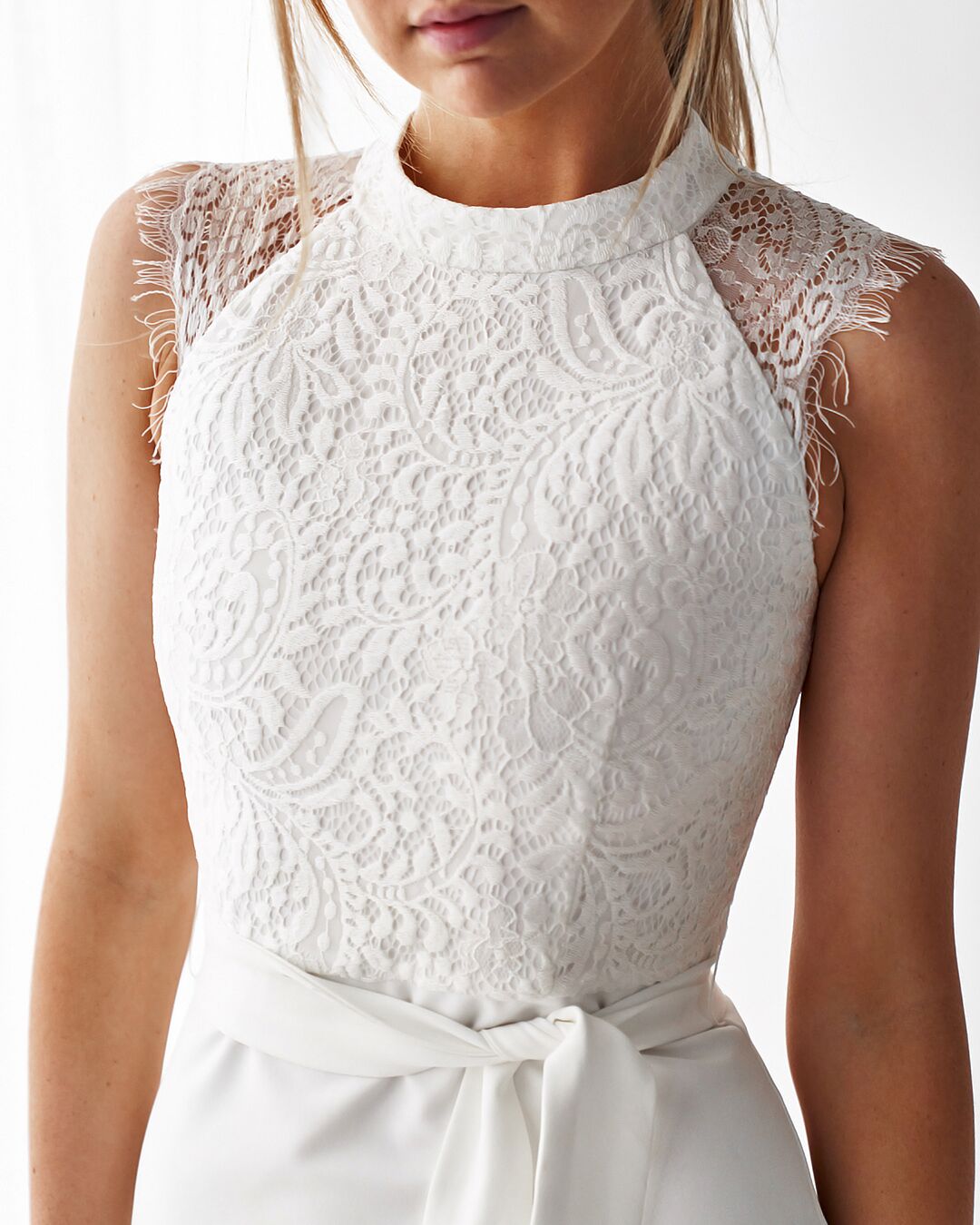 lace sleeveless dress