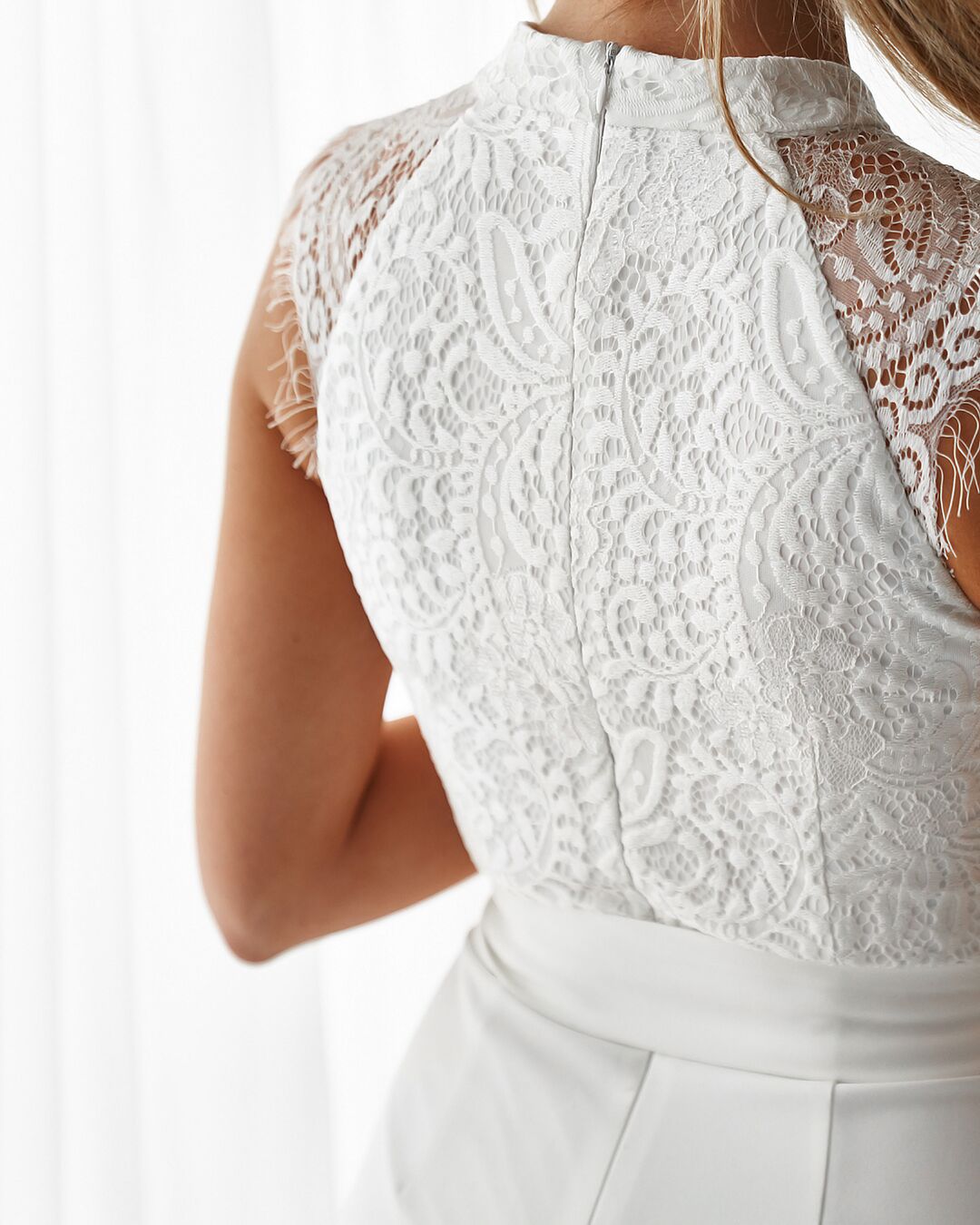 white lace sleeveless dress
